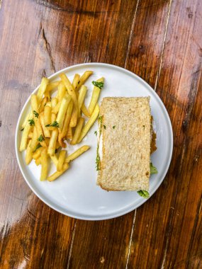 Tabakta patates kızartması