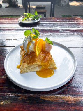 tatlı pasta krema ile