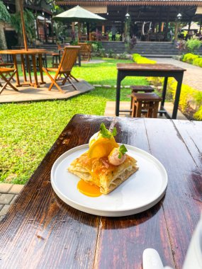 bir masada Kahvaltı