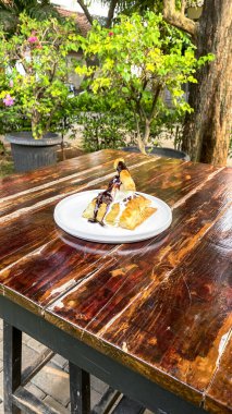 Masada kremalı çikolatalı pasta.