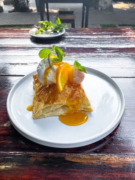 tatlı pasta krema ile