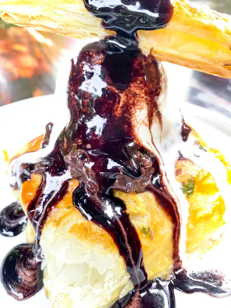 Lezzetli tatlıyı yakın.