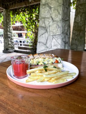 tost ve kızarmış yumurta kahvaltı