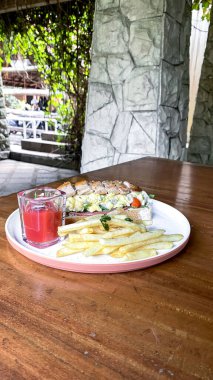 Bir yemeğin mutfak fotoğrafı.