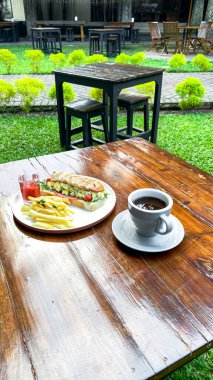 Kafe restoranında çikolatalı kahve.