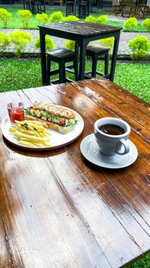 Masada nefis kahve var.