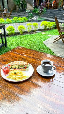 kahve ve Kahvaltı masasında