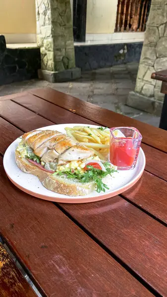 Bir yemeğin mutfak fotoğrafı.