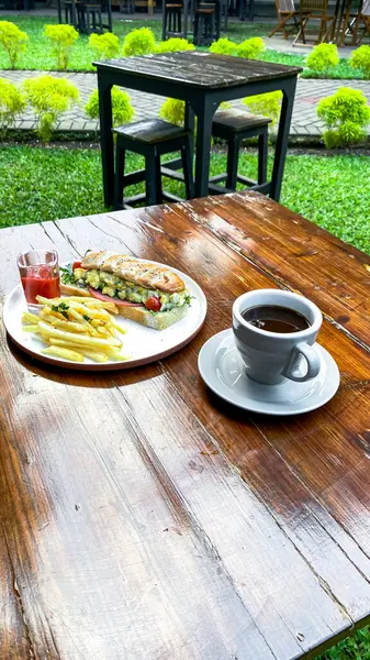 Masada nefis kahve var.