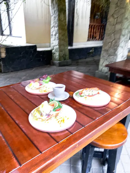 Kahvaltınız kafede olsun.