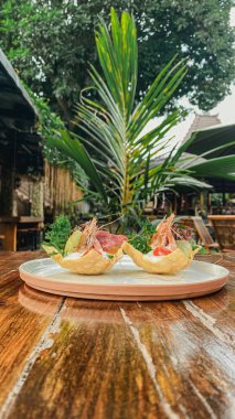 Meksika tacoları sığır eti ve avokado.