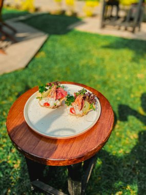 Karidesli taze salata.