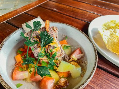 Restoranda Tayland yemeği..