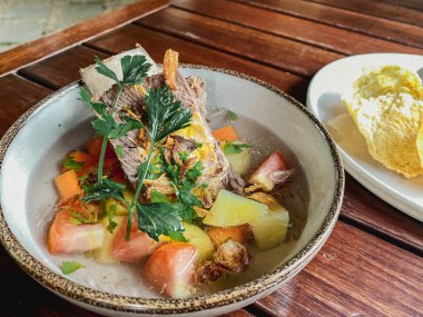 Lezzetli Asya yemeklerinin yakın görüntüsü