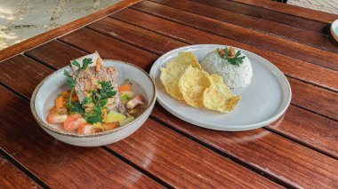 Restoranda Tayland yemeği.