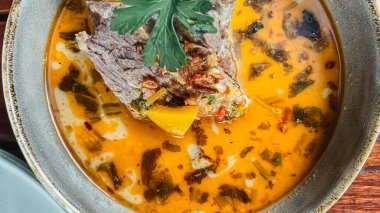 Sebze ve baharatlı biftek güveci.