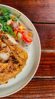 Sebze salatalı ızgara biftek.