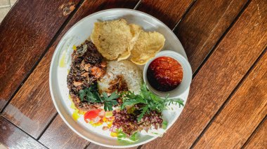 Endonezya yemekleri ve Endonezya mutfağı. Endonezya yemekleri