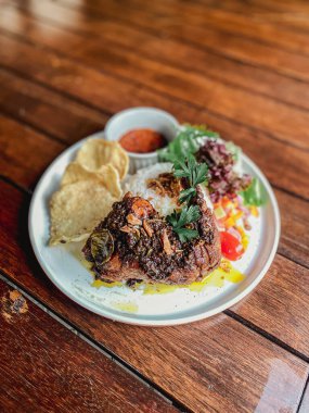 kızarmış pilav kızarmış balık