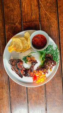 Sebzeli ızgara tavuk