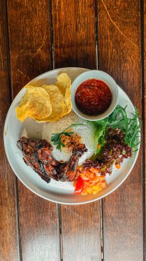 Masada Endonezya yemeği var.