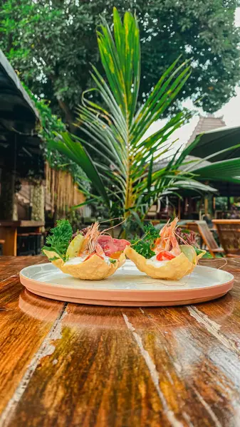 Meksika tacoları sığır eti ve avokado.