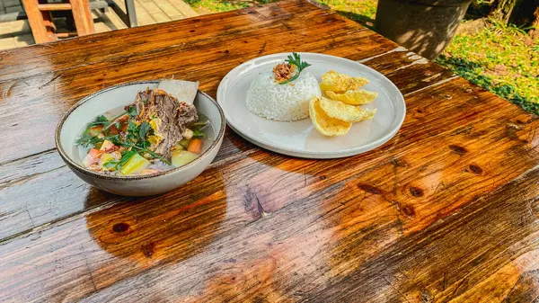 Kızarmış tavuğun mutfak fotoğrafı.