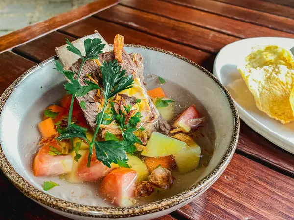 Lezzetli Asya yemeklerinin yakın görüntüsü