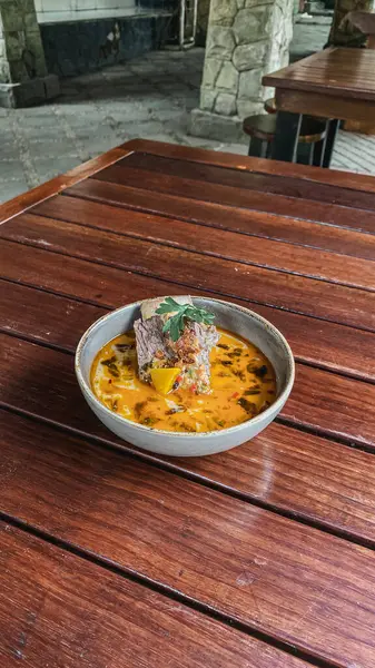 Lezzetli Asya yemeklerinin yakın görüntüsü