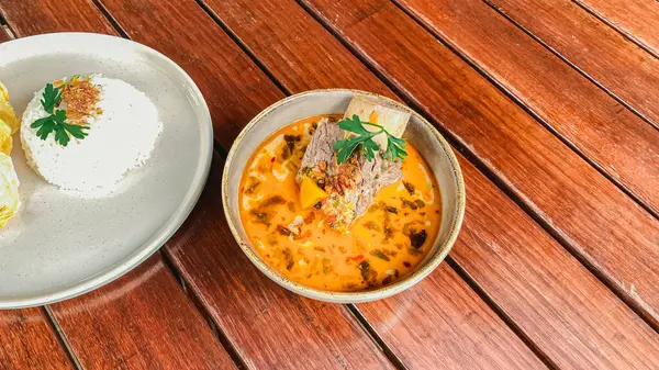 Körili pilav ve karides.