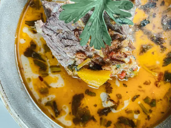 Domuz kaburgalı baharatlı çorba, yemek fotoğrafı.