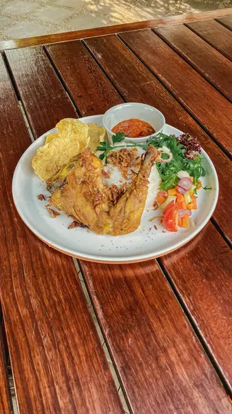 sebzeli tavuk ve pilav.