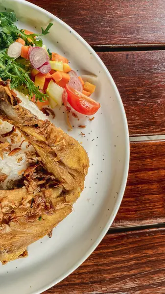 Limonlu kızarmış balık.