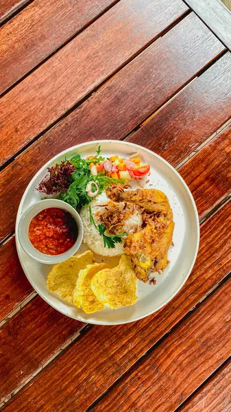 Baharatlı soslu kızarmış tavuk