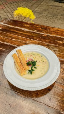 Mantarlı çorba ve tavuk.