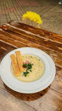 Geleneksel Portekiz yemeği, çorba.