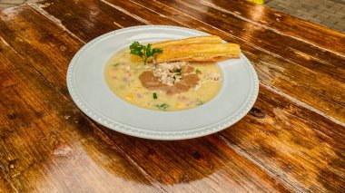 Bir restoranda çorba.