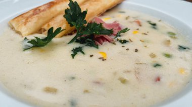 Et ve sebzeli çorba.