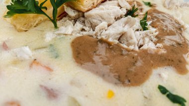 Kremalı ve soslu lezzetli tavuk.