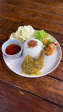 Kızarmış balık, pilav, kızarmış balık, Tayland yemeği.