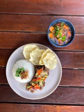 domuz etli pilav, sahanda yumurta ve kızarmış domuz eti, Tayland mutfağı, yemek.