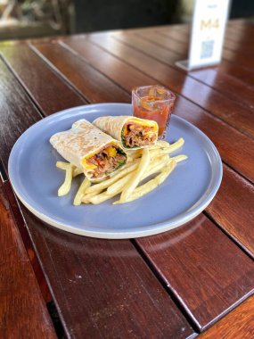 Lezzetli ve lezzetli yemekler masada