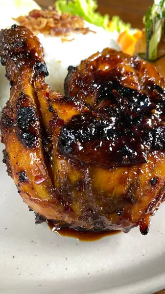 Lezzetli Asya yemeklerinin yakın görüntüsü