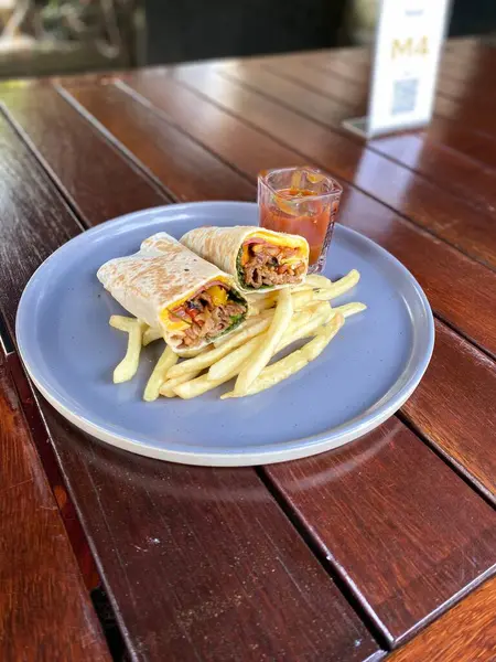 Lezzetli ve lezzetli yemekler masada