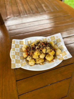 Ballı ve fındıklı muz cipsi.