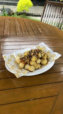 Sarımsak soslu ve baharatlı ızgara domuz eti.