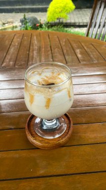 Bir fincan dondurmalı kahve.