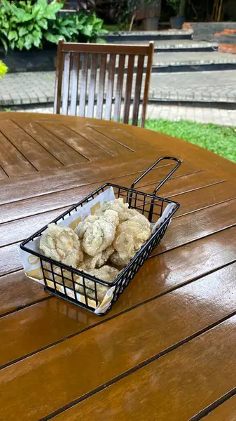 Kızarmış tavuğun mutfak fotoğrafı.