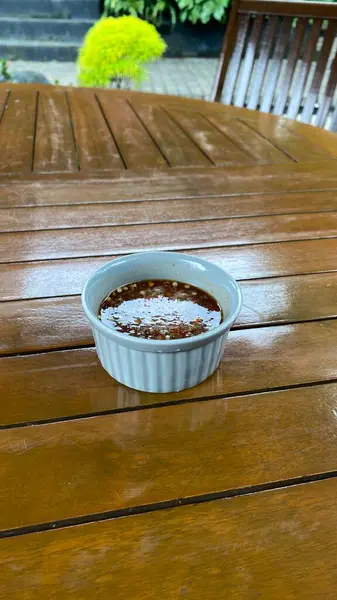 Kahverengi pirinçli boş kase