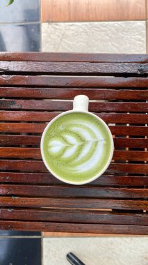 Yeşil çaylı sıcak latte kahve.